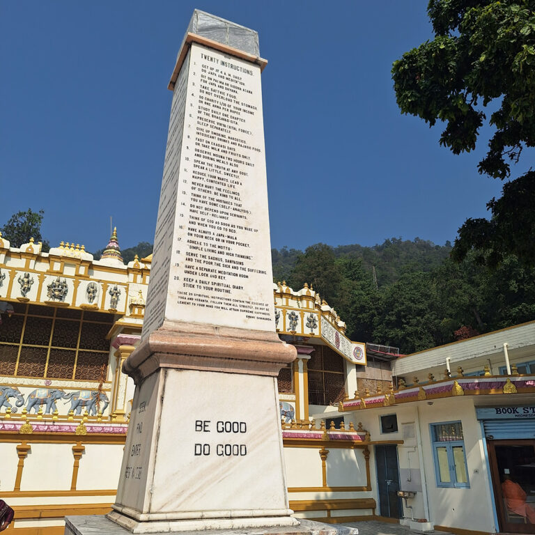 Pilar de Sivananda en Rishikesh